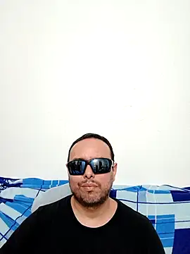 Snapshot of ElSunEagle chatting on 04-18-26, 02:36 ElSunEagle online show from 04-18-26, 02:36