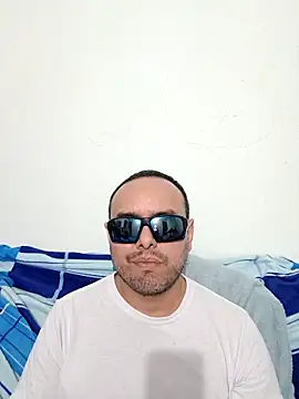 Snapshot of ElSunEagle chatting on 06-18-26, 02:32 ElSunEagle online show from 06-18-26, 02:32