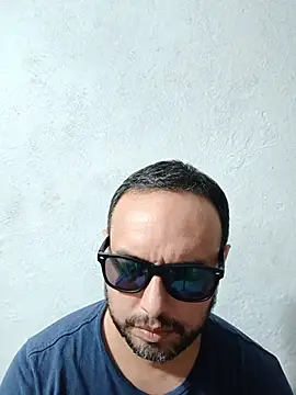 Snapshot of ElSunEagle chatting on 07-27-26, 01:56 ElSunEagle online show from 07-27-26, 01:56