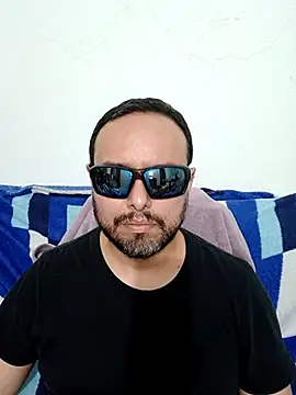 Snapshot of ElSunEagle chatting on 05-08-26, 02:48 ElSunEagle online show from 05-08-26, 02:48