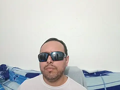 Snapshot of ElSunEagle chatting on 04-19-26, 02:12 ElSunEagle online show from 04-19-26, 02:12