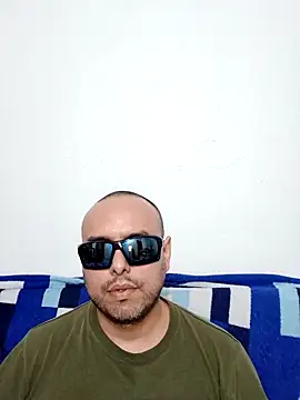 Snapshot of ElSunEagle chatting on 05-14-26, 02:30 ElSunEagle online show from 05-14-26, 02:30
