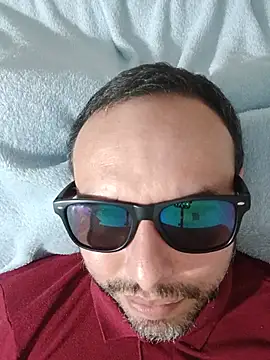 Snapshot of ElSunEagle chatting on 07-19-26, 04:32 ElSunEagle online show from 07-19-26, 04:32