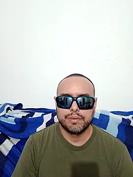 Snapshot of ElSunEagle chatting on 05-25-26, 02:44 ElSunEagle online show from 05-25-26, 02:44