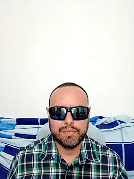 Snapshot of ElSunEagle chatting on 05-31-26, 02:28 ElSunEagle online show from 05-31-26, 02:28