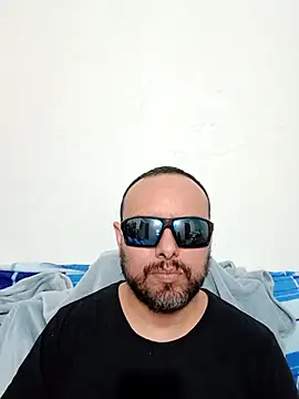 Snapshot of ElSunEagle chatting on 06-10-26, 02:24 ElSunEagle online show from 06-10-26, 02:24