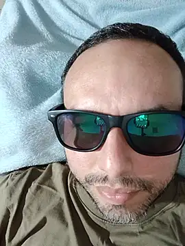 Snapshot of ElSunEagle chatting on 07-15-26, 04:30 ElSunEagle online show from 07-15-26, 04:30