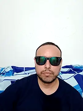 Snapshot of ElSunEagle chatting on 06-25-26, 02:31 ElSunEagle online show from 06-25-26, 02:31