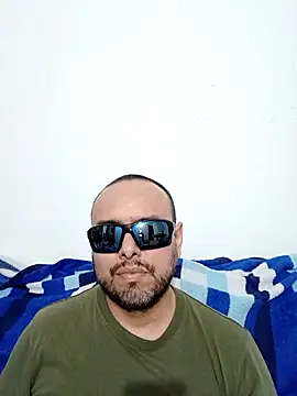 Snapshot of ElSunEagle chatting on 05-27-26, 02:30 ElSunEagle online show from 05-27-26, 02:30