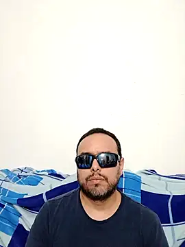 Snapshot of ElSunEagle chatting on 04-29-26, 02:38 ElSunEagle online show from 04-29-26, 02:38
