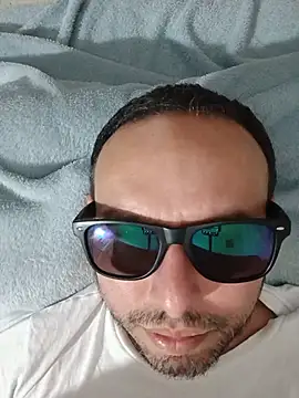 Snapshot of ElSunEagle chatting on 07-13-26, 04:01 ElSunEagle online show from 07-13-26, 04:01
