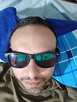 Snapshot of ElSunEagle chatting on 07-17-26, 05:26 ElSunEagle online show from 07-17-26, 05:26