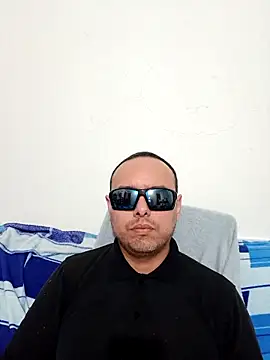 Snapshot of ElSunEagle chatting on 06-14-26, 02:35 ElSunEagle online show from 06-14-26, 02:35