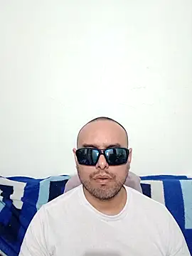 Snapshot of ElSunEagle chatting on 05-15-26, 03:04 ElSunEagle online show from 05-15-26, 03:04