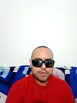 Snapshot of ElSunEagle chatting on 05-18-26, 02:33 ElSunEagle online show from 05-18-26, 02:33