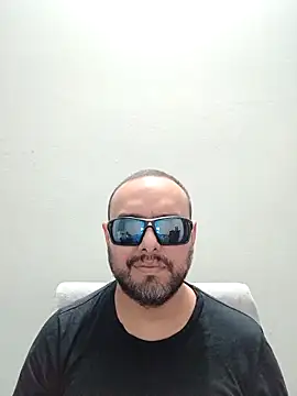 Snapshot of ElSunEagle chatting on 06-08-26, 04:24 ElSunEagle online show from 06-08-26, 04:24