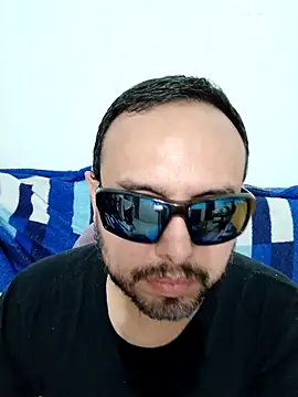 Snapshot of ElSunEagle chatting on 05-06-26, 02:37 ElSunEagle online show from 05-06-26, 02:37