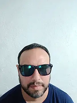 Snapshot of ElSunEagle chatting on 07-31-26, 04:01 ElSunEagle online show from 07-31-26, 04:01