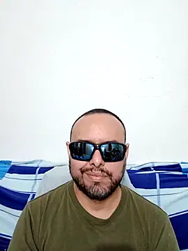 Snapshot of ElSunEagle chatting on 06-01-26, 02:34 ElSunEagle online show from 06-01-26, 02:34