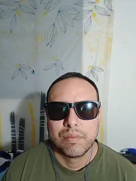 Snapshot of ElSunEagle chatting on 07-06-26, 01:12 ElSunEagle online show from 07-06-26, 01:12