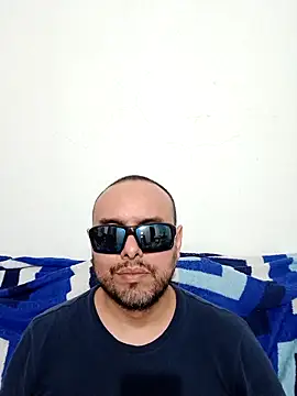 Snapshot of ElSunEagle chatting on 05-24-26, 02:33 ElSunEagle online show from 05-24-26, 02:33