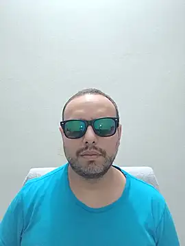 Snapshot of ElSunEagle chatting on 06-27-26, 02:39 ElSunEagle online show from 06-27-26, 02:39