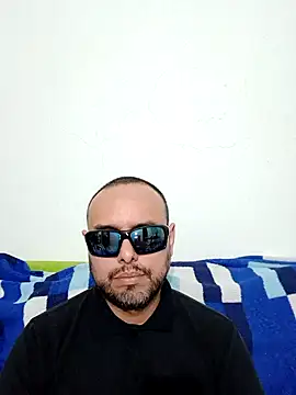 Snapshot of ElSunEagle chatting on 05-28-26, 02:41 ElSunEagle online show from 05-28-26, 02:41