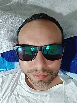 Snapshot of ElSunEagle chatting on 07-12-26, 04:13 ElSunEagle online show from 07-12-26, 04:13