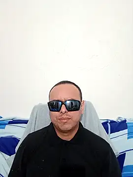 Snapshot of ElSunEagle chatting on 06-12-26, 02:53 ElSunEagle online show from 06-12-26, 02:53