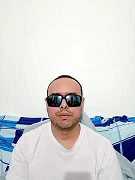 Snapshot of ElSunEagle chatting on 06-15-26, 02:34 ElSunEagle online show from 06-15-26, 02:34