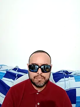 Snapshot of ElSunEagle chatting on 06-04-26, 02:27 ElSunEagle online show from 06-04-26, 02:27