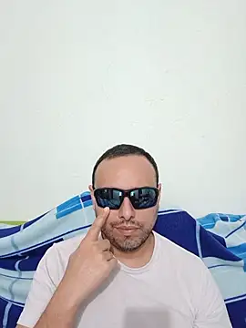 Snapshot of ElSunEagle chatting on 06-19-26, 02:28 ElSunEagle online show from 06-19-26, 02:28