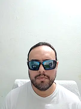 Snapshot of ElSunEagle chatting on 05-02-26, 02:39 ElSunEagle online show from 05-02-26, 02:39