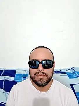 Snapshot of ElSunEagle chatting on 06-07-26, 02:17 ElSunEagle online show from 06-07-26, 02:17