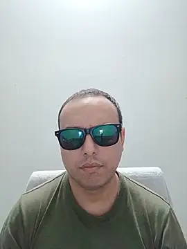 Snapshot of ElSunEagle chatting on 06-29-26, 02:29 ElSunEagle online show from 06-29-26, 02:29