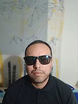 Snapshot of ElSunEagle chatting on 07-10-26, 03:17 ElSunEagle online show from 07-10-26, 03:17