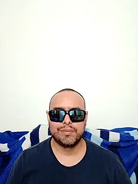 Snapshot of ElSunEagle chatting on 05-22-26, 03:59 ElSunEagle online show from 05-22-26, 03:59