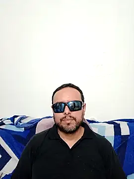 Snapshot of ElSunEagle chatting on 05-04-26, 02:37 ElSunEagle online show from 05-04-26, 02:37