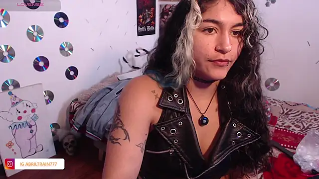 Snapshot of abril666 chatting on 10-14-25, 03:45 abril666 online show from 10-14-25, 03:45