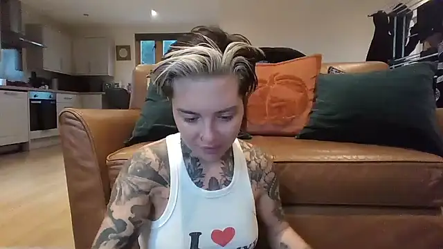 Snapshot of Rubyrichhxo chatting on 11-18-25, 09:45 Rubyrichhxo online show from 11-18-25, 09:45