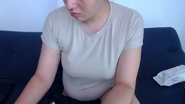 sofi-rojas1 online show from 10-26-25, 12:11