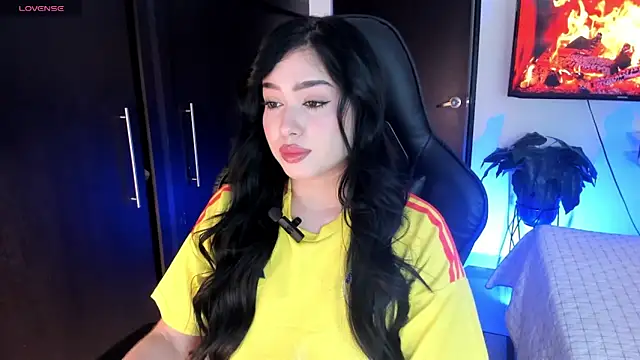 Snapshot of Abbye_blue01 chatting on 06-18-26, 10:37 Abbye blue01 online show from 06-18-26, 10:37