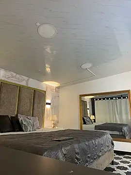 GiselOrtiz online show from 11-11-25, 10:43