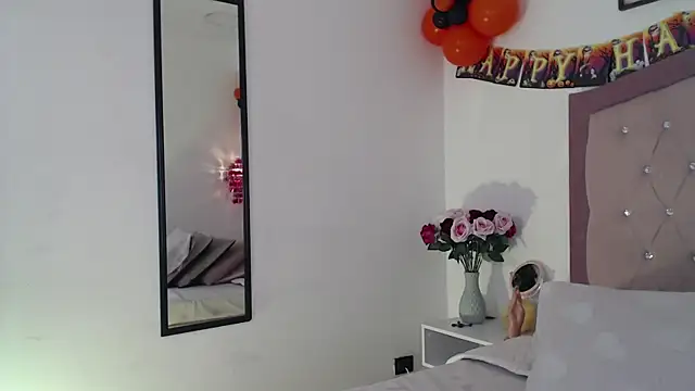 AnnadirtyXo online show from 10-13-25, 04:14