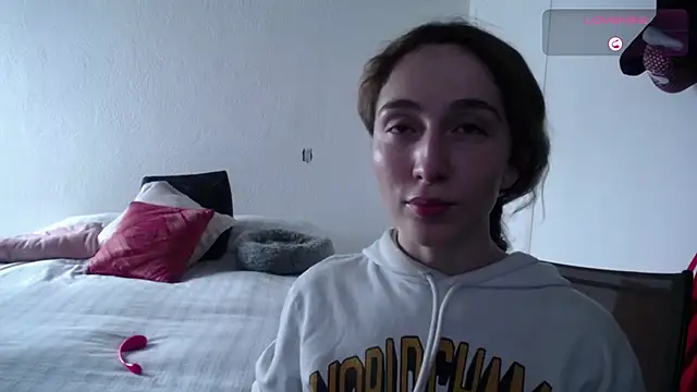 Snapshot of _Lalaa chatting on 06-04-26, 04:55 Lalaa online show from 06-04-26, 04:55