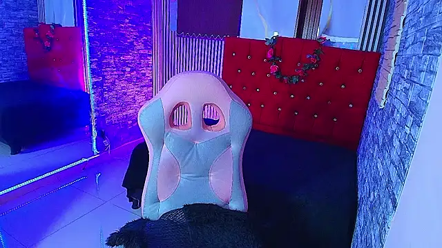 miahernadez303av online show from 11-08-25, 03:54