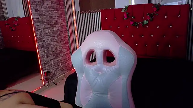 miahernadez303av online show from 01-15-26, 03:54