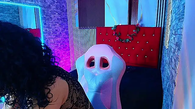 miahernadez303av online show from 12-02-25, 04:03