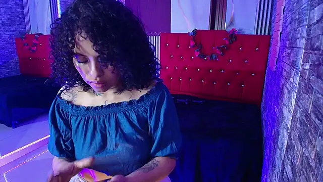 miahernadez303av online show from 12-22-25, 04:01