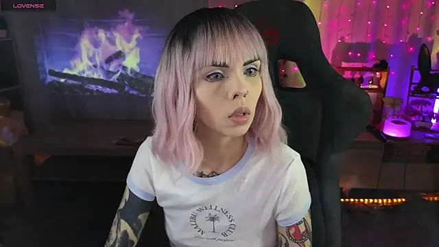 Snapshot of Kerry_Kirk chatting on 03-26-26, 10:07 Kerry Kirk online show from 03-26-26, 10:07